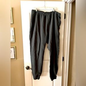 GOOD AMERICAN plus size sweats
